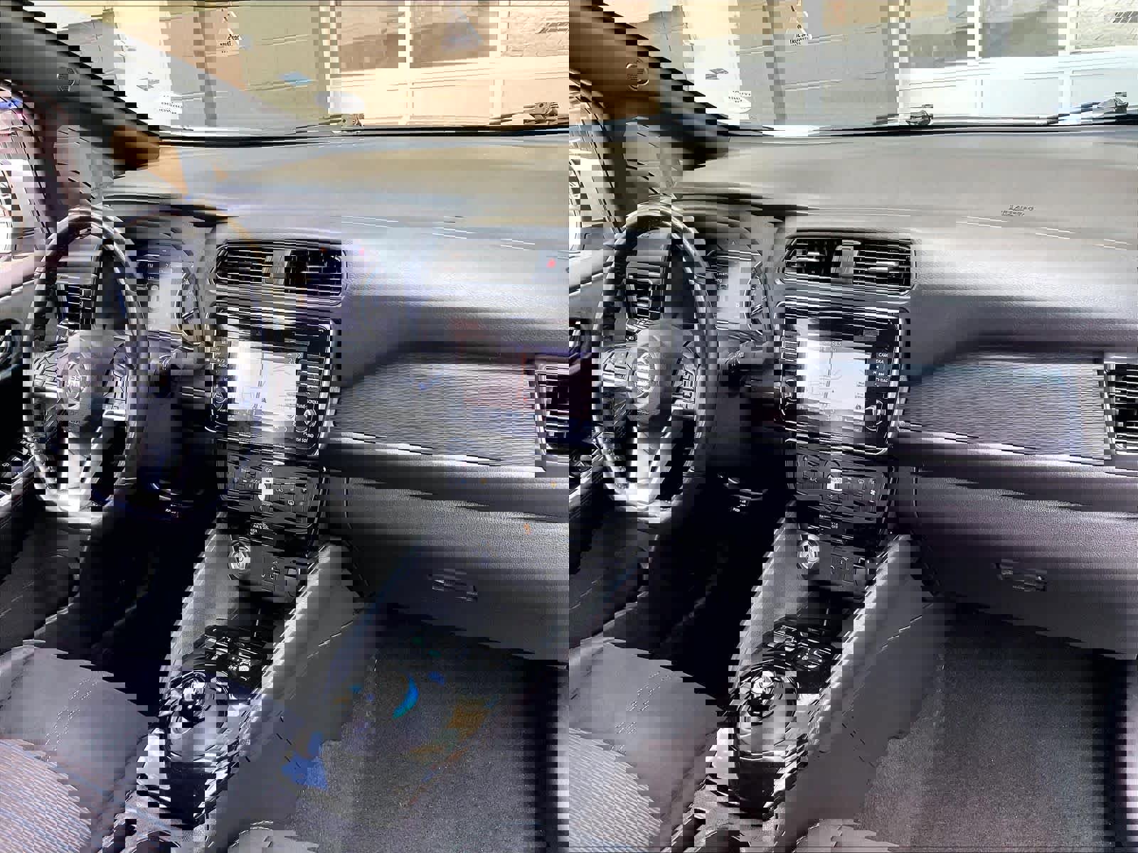 Used 2018 Nissan Leaf SV FWD image 14