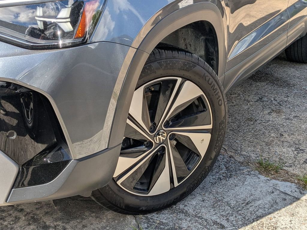 Used 2025 Volkswagen Taos SE AWD/4WD image 30