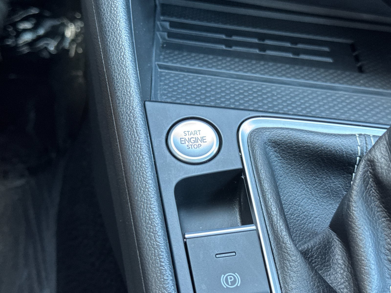 Used 2025 Volkswagen Jetta SE FWD image 25