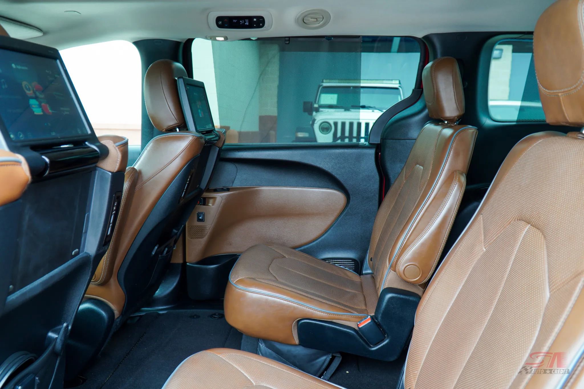 Used 2017 Chrysler Pacifica Limited image 21