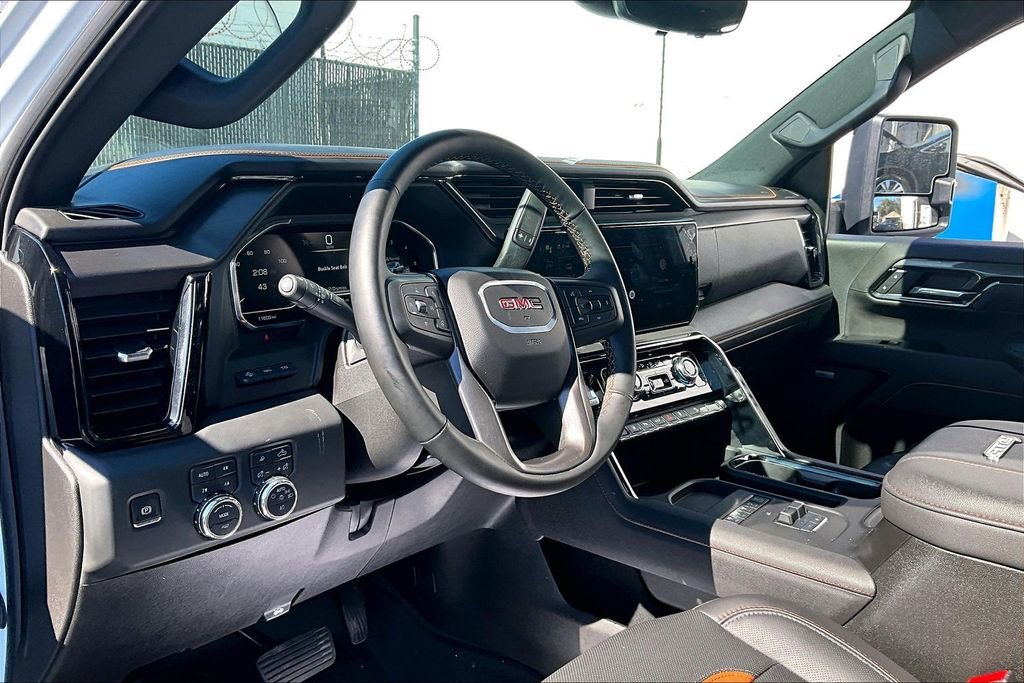 Used 2025 GMC Sierra 2500 AT4 w/ AT4 Premium Plus Package image 16