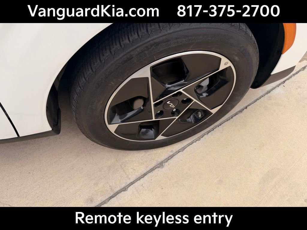 Used 2025 Kia Soul EX FWD image 11