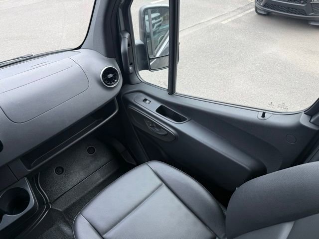 Used 2022 Mercedes-Benz Sprinter 4500 w/ Parking Package image 33