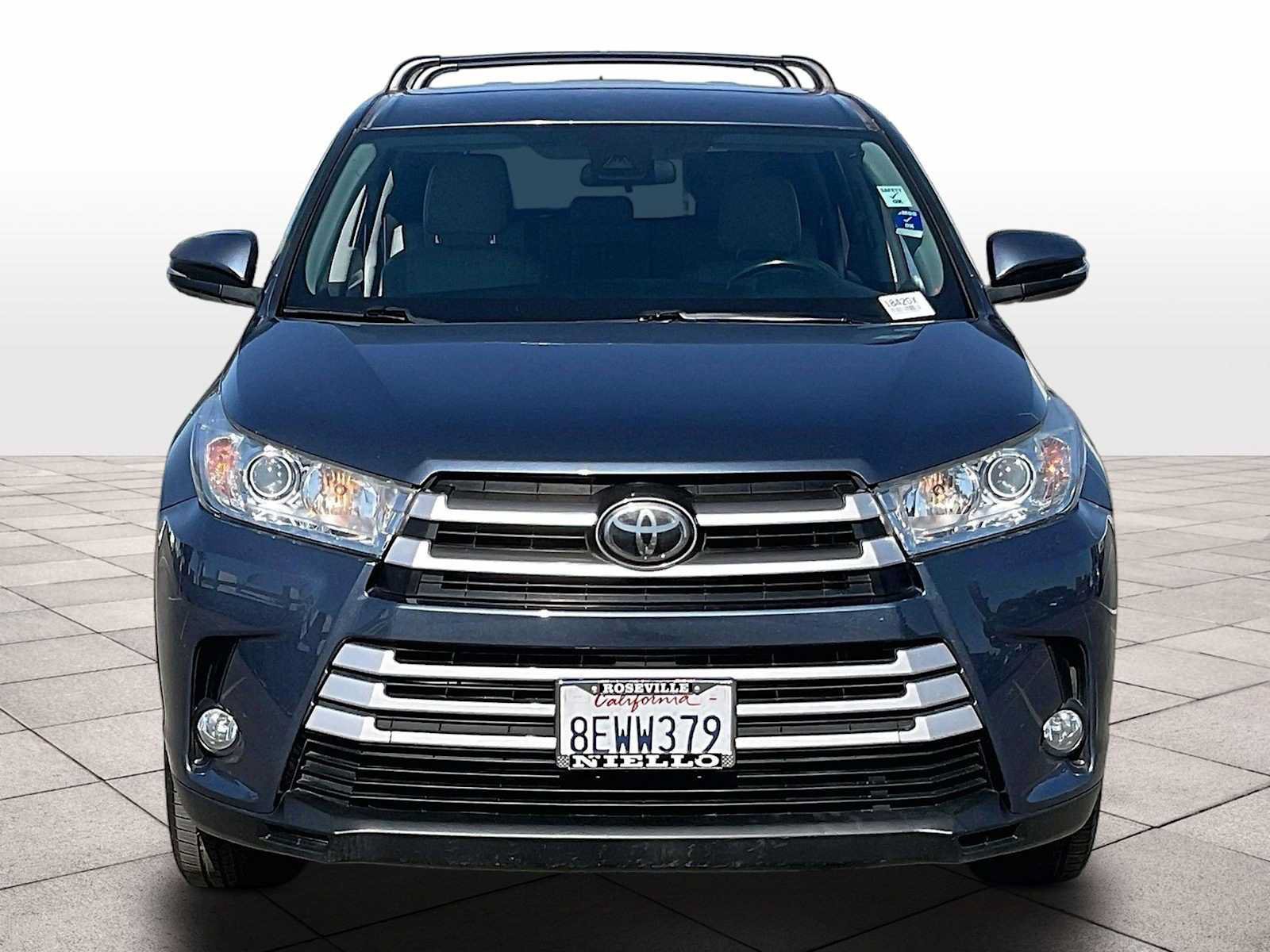 Used 2018 Toyota Highlander Plus w/ Carpet Mat Package (TMS) FWD image 8