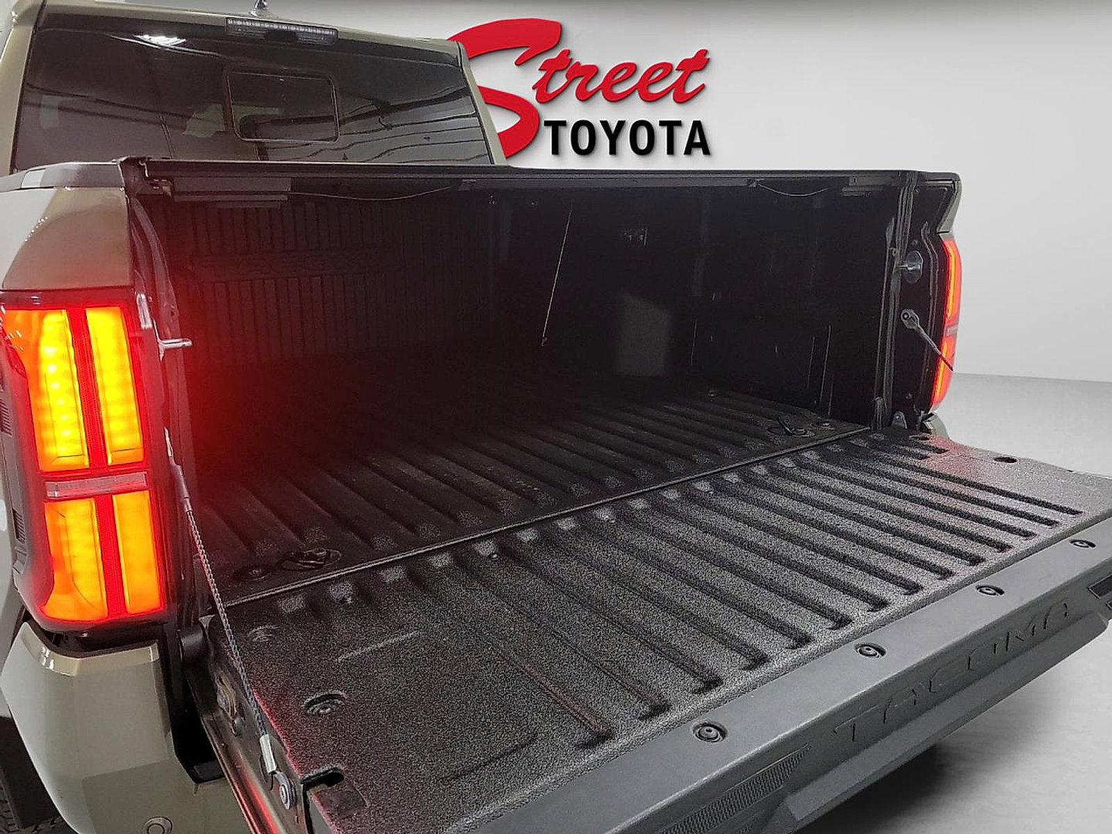 Used 2024 Toyota Tacoma TRD Off-Road w/ TRD Off Road Upgrade Package AWD/4WD image 7