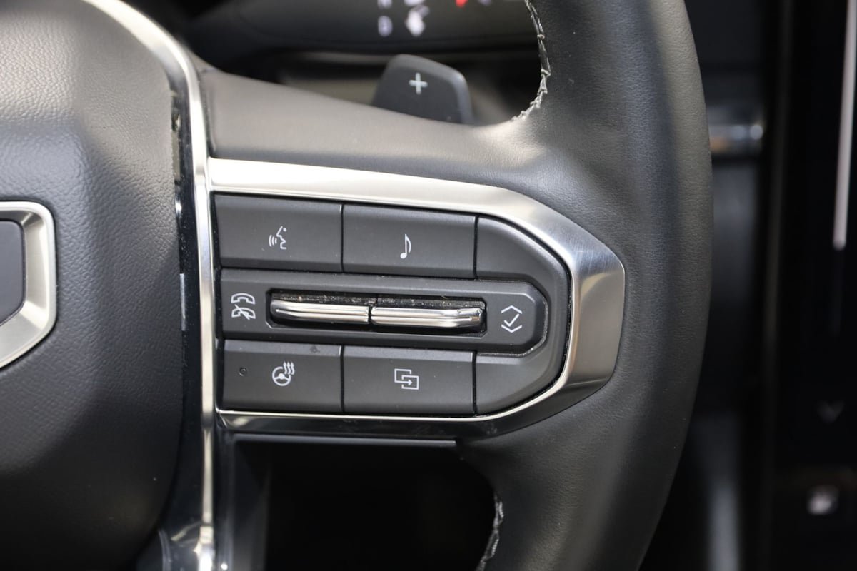 Used 2025 GMC Terrain Elevation w/ Technology Package II AWD/4WD image 32