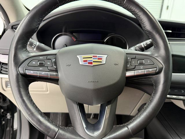 Used 2023 Cadillac XT4 Luxury w/ Cold Weather Package image 9