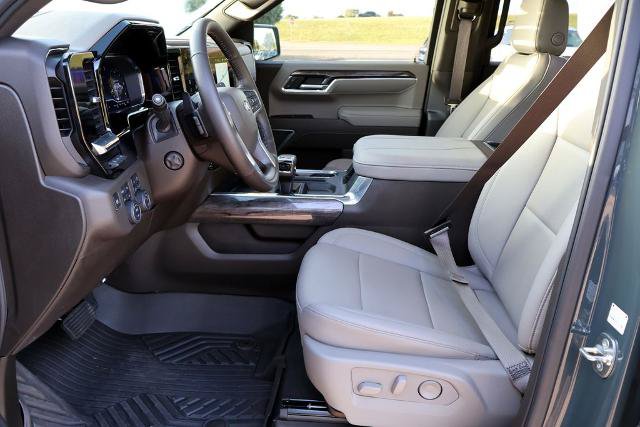 Used 2025 Chevrolet Silverado 1500 LTZ AWD/4WD image 21