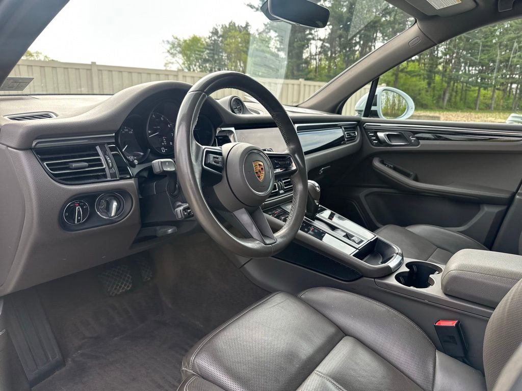 Used 2023 Porsche Macan AWD/4WD image 16