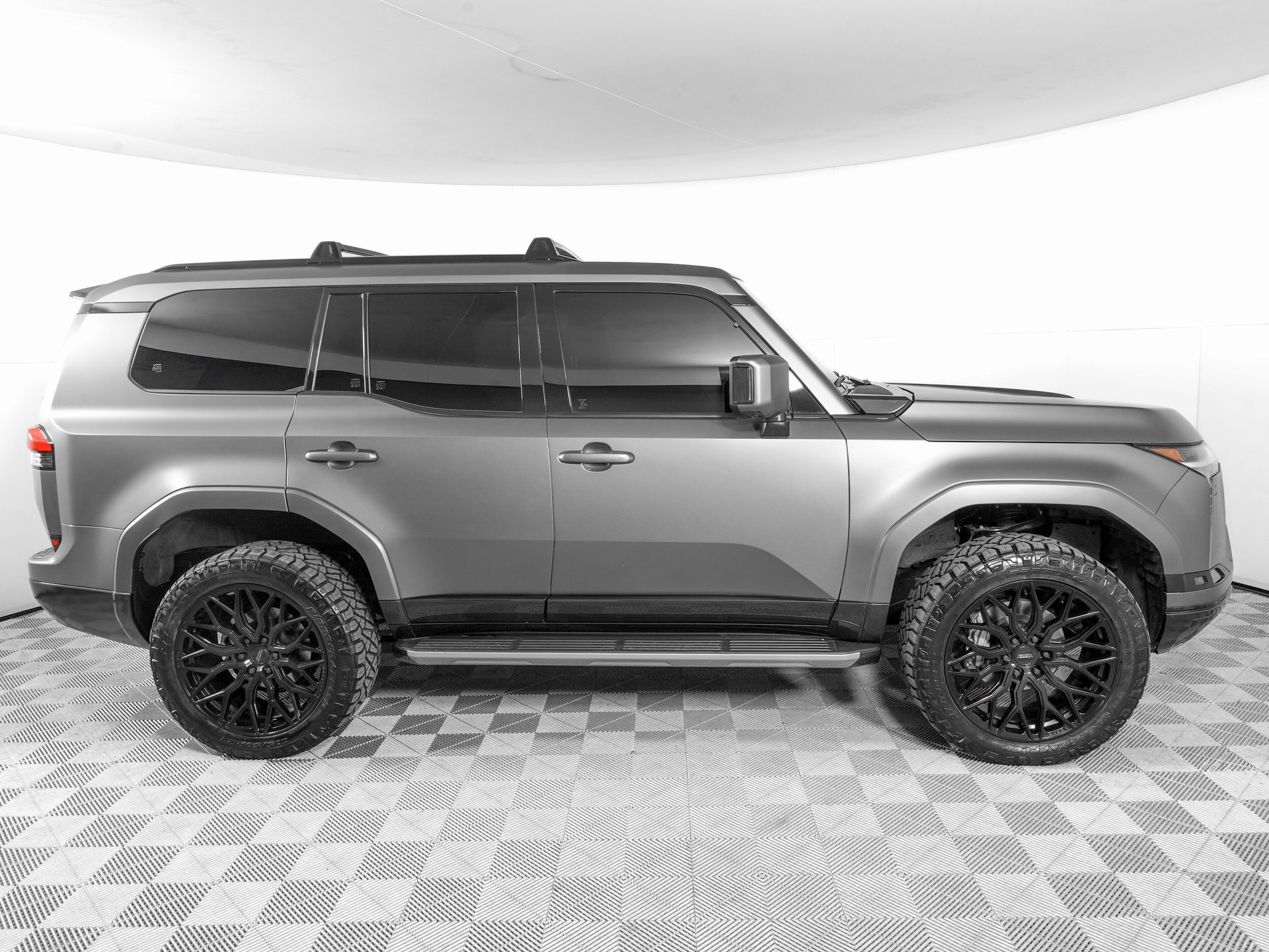 Used 2025 Lexus GX 550 550 Luxury w/ Cold Area Package image 5