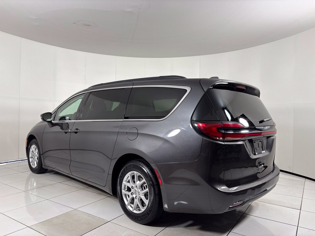 Used 2022 Chrysler Pacifica Touring-L FWD image 3