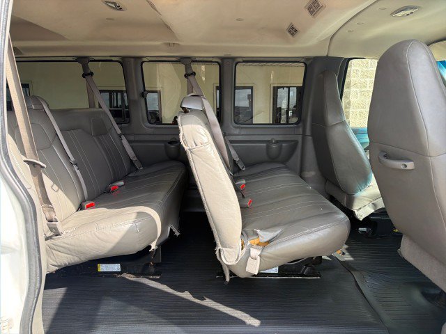 Used 2008 GMC Savana 3500 Extended Passenger RWD image 13
