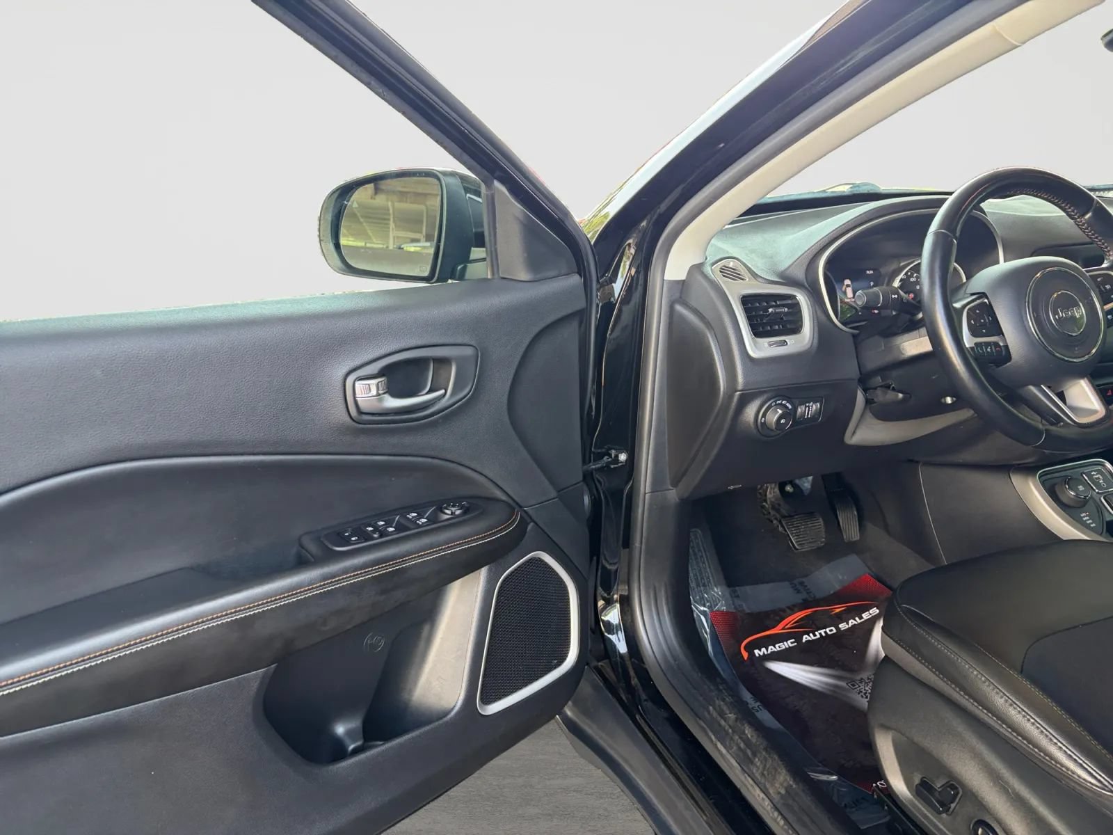 Used 2021 Jeep Compass Latitude w/ Driver Assistance Group AWD/4WD image 11