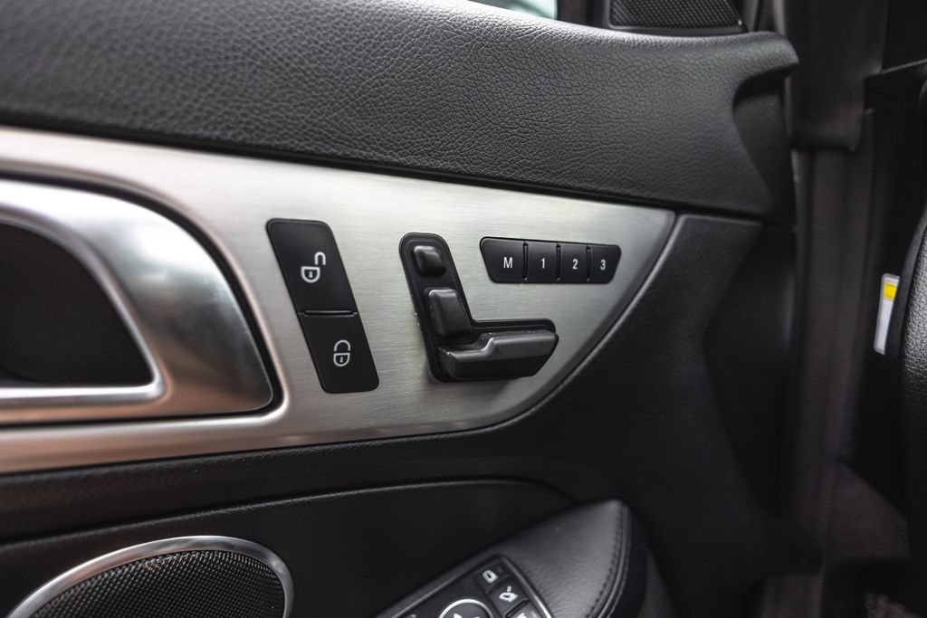 Used 2012 Mercedes-Benz SLK 250 image 21