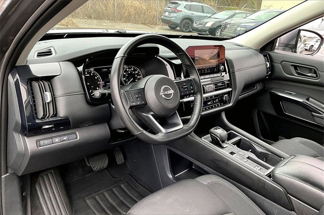 Certified 2025 Nissan Pathfinder SV image 14