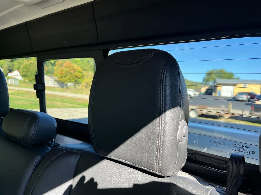 Used 2022 Jeep Gladiator Rubicon w/ LED Lighting Group image 38