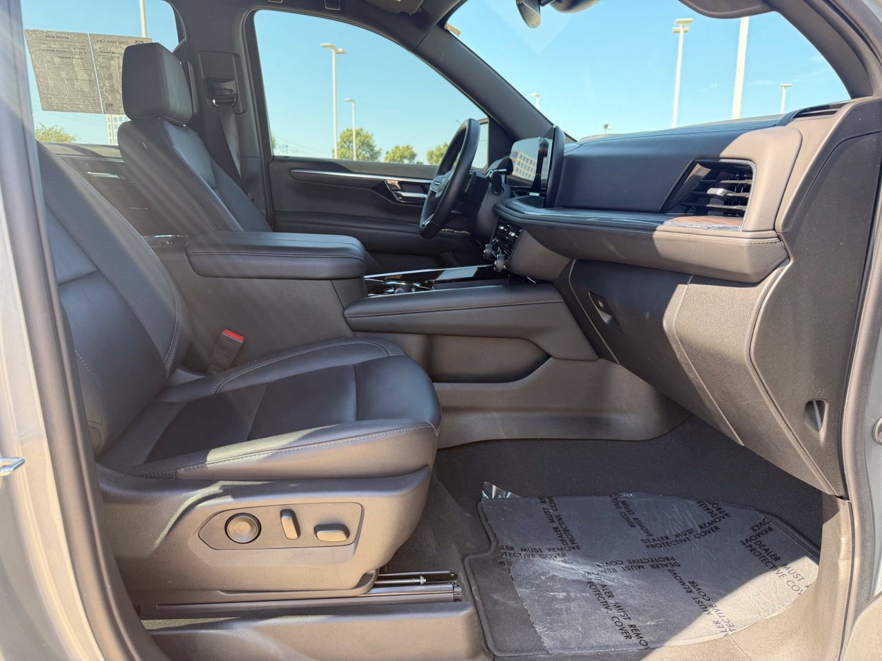 Used 2025 Chevrolet Tahoe Z71 AWD/4WD image 41