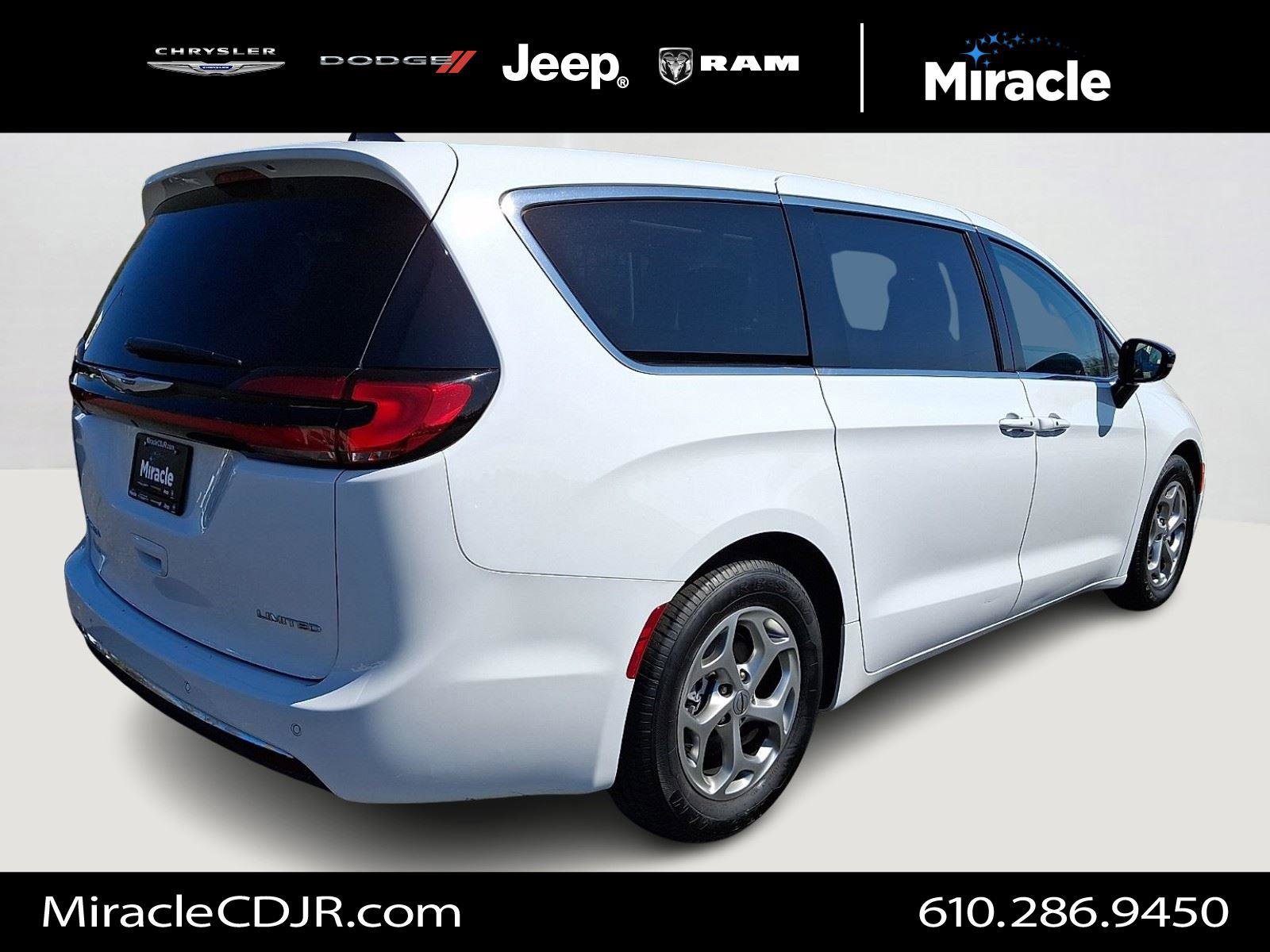 Certified 2024 Chrysler Pacifica Limited FWD image 6