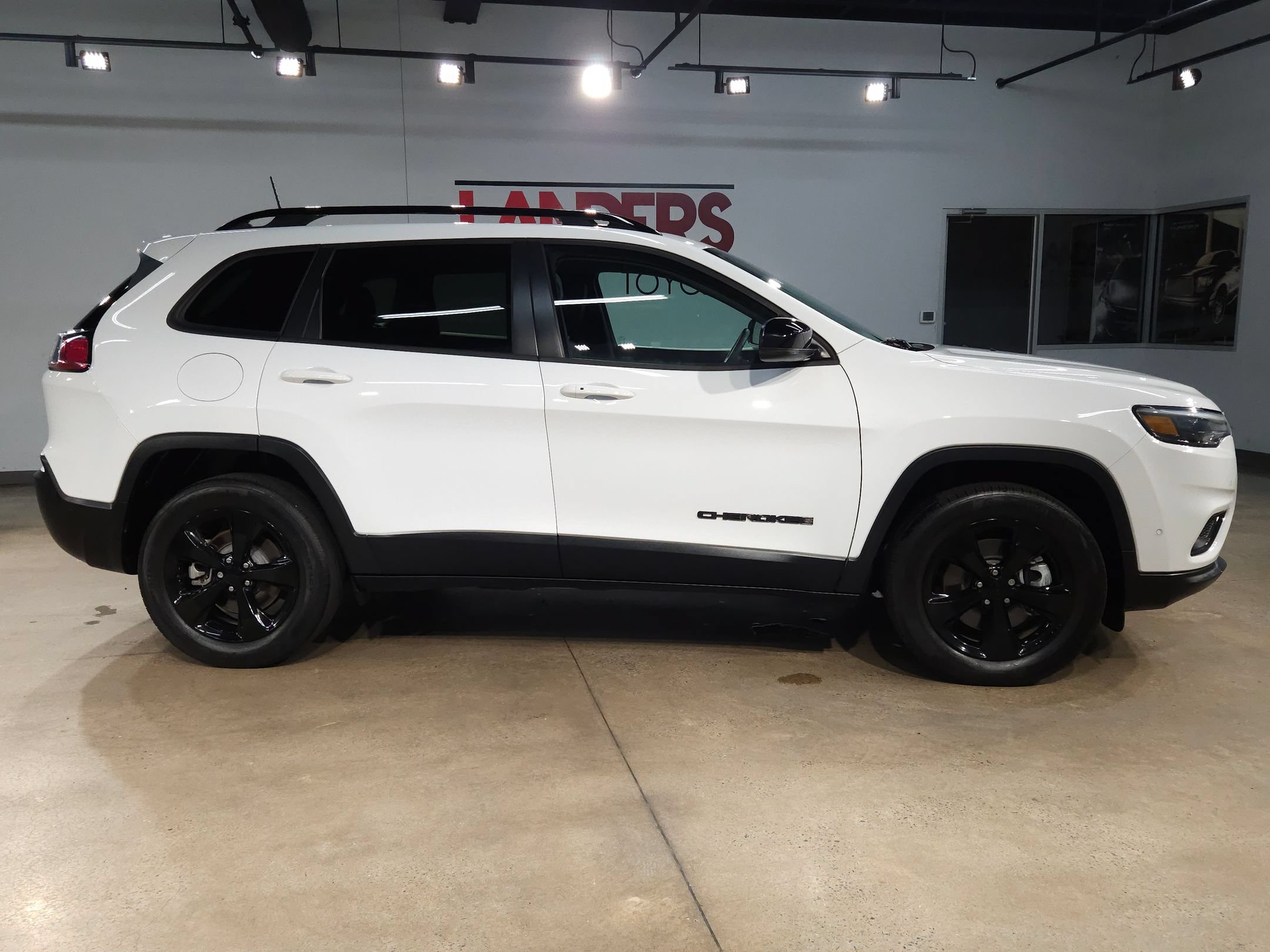 Used 2023 Jeep Cherokee Altitude Lux w/ Lux Elite Package AWD/4WD image 8
