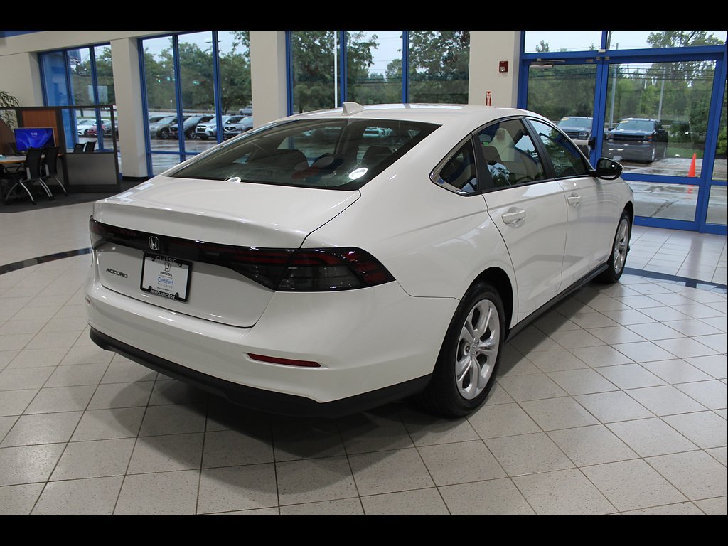 Certified 2025 Honda Accord LX image 5