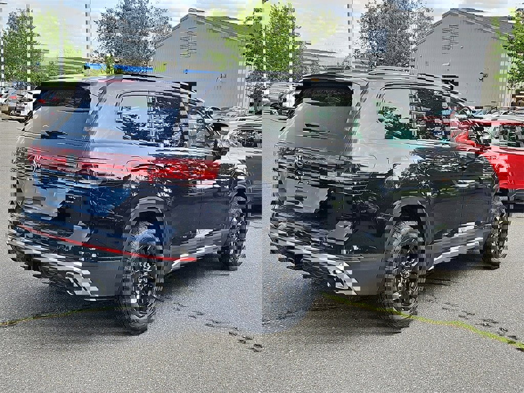 New 2025 Volkswagen Atlas Peak Edition SE image 2