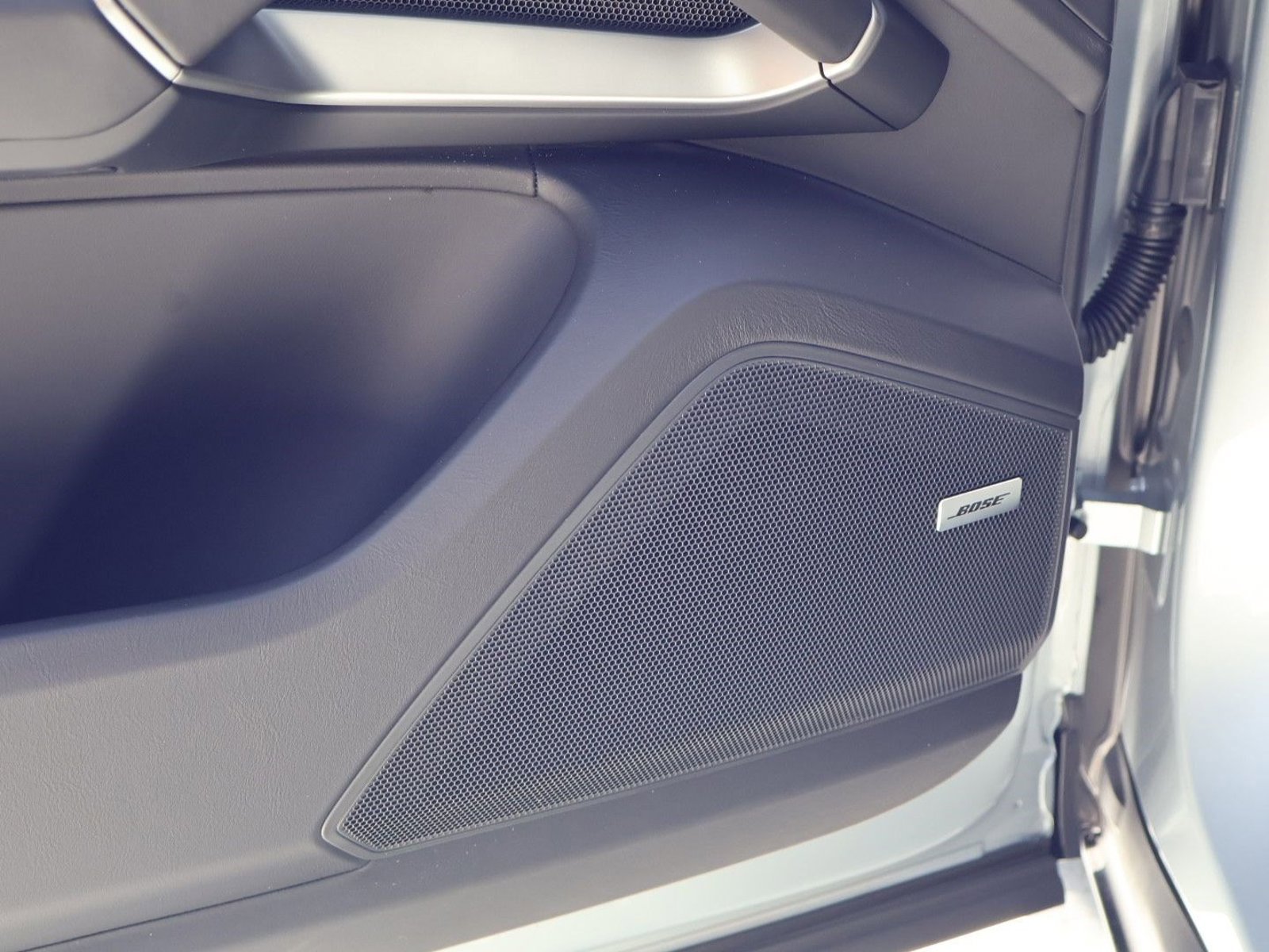 Certified 2025 Porsche Macan image 14