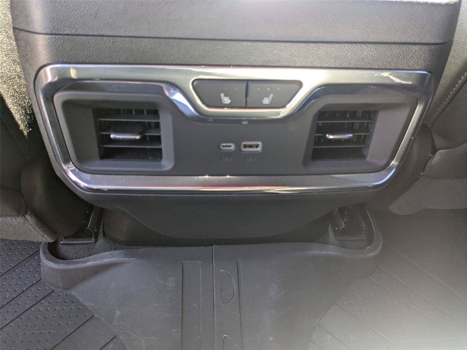 Used 2024 Chevrolet Silverado 1500 High Country w/ Technology Package AWD/4WD image 32