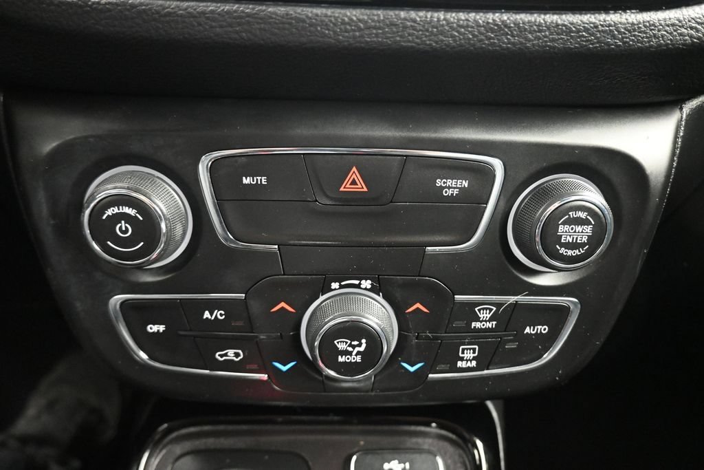 Used 2020 Jeep Compass Limited w/ Premium Lighting Group AWD/4WD image 18