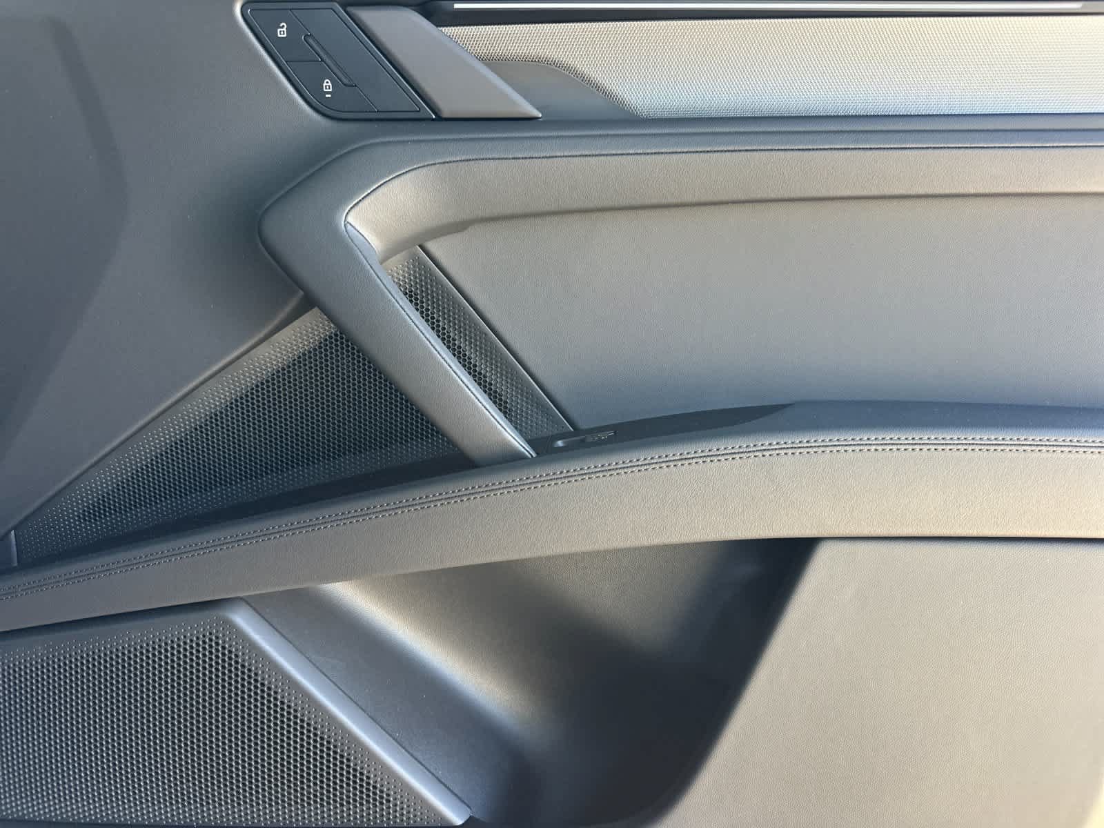 New 2026 Porsche Cayenne Electric AWD/4WD image 18