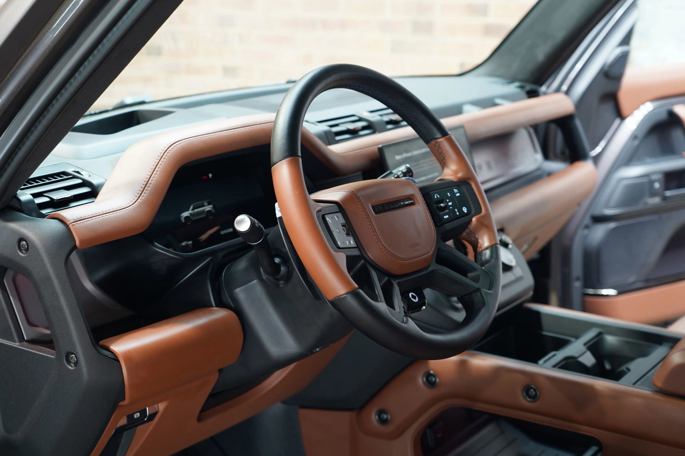 Used 2025 Land Rover Defender 110 image 47