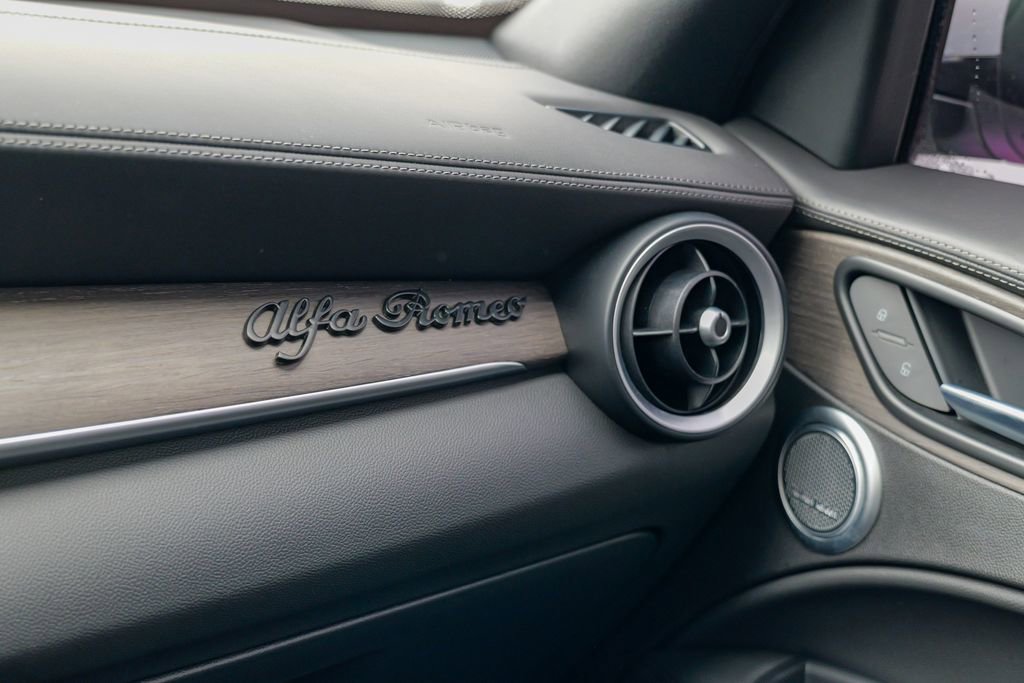 Used 2022 Alfa Romeo Stelvio Ti image 63