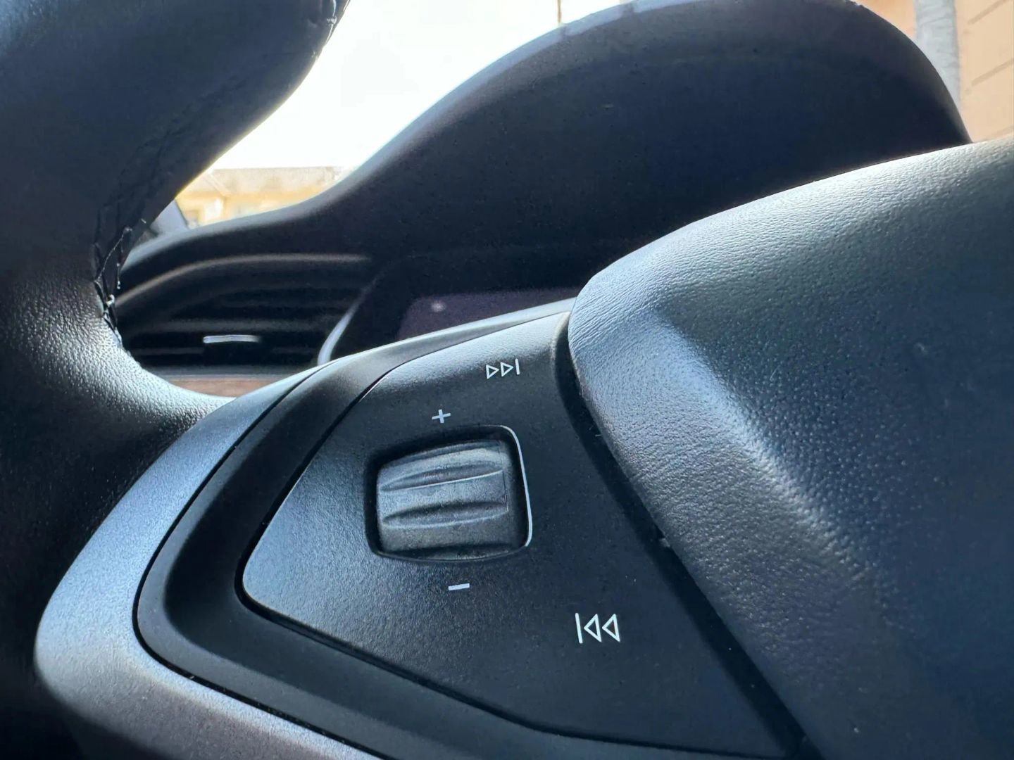 Used 2018 Tesla Model X 75D image 28