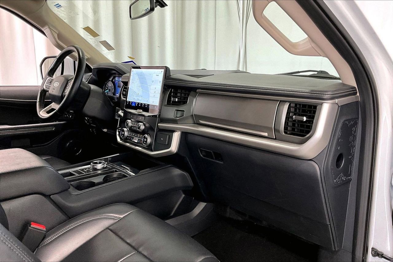 Used 2024 Ford Expedition XLT image 28