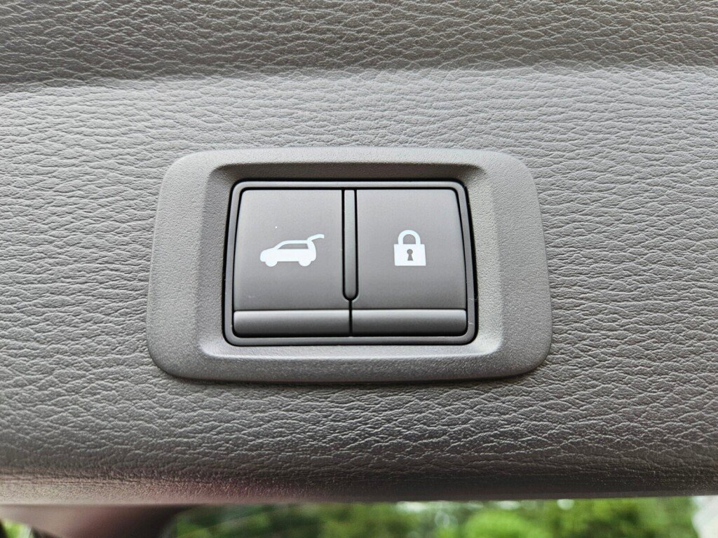 New 2025 Mitsubishi Outlander SE image 31