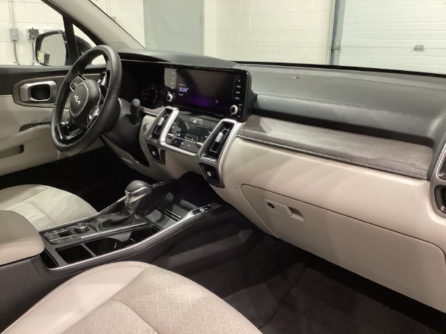 Used 2023 Kia Sorento EX FWD image 16