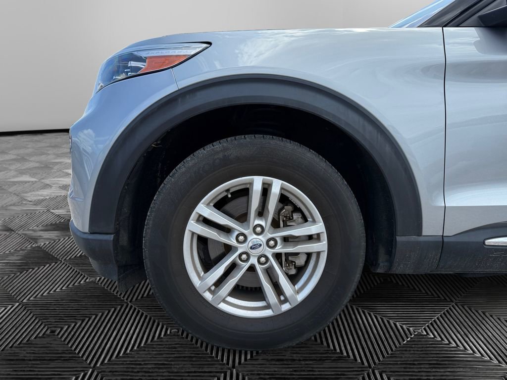 Certified 2022 Ford Explorer XLT w/ Equipment Group 202A RWD image 14