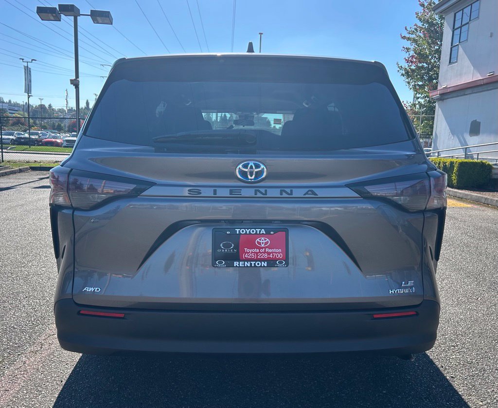 Certified 2024 Toyota Sienna LE AWD/4WD image 6