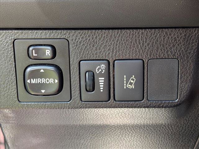 Used 2018 Toyota RAV4 LE FWD image 14
