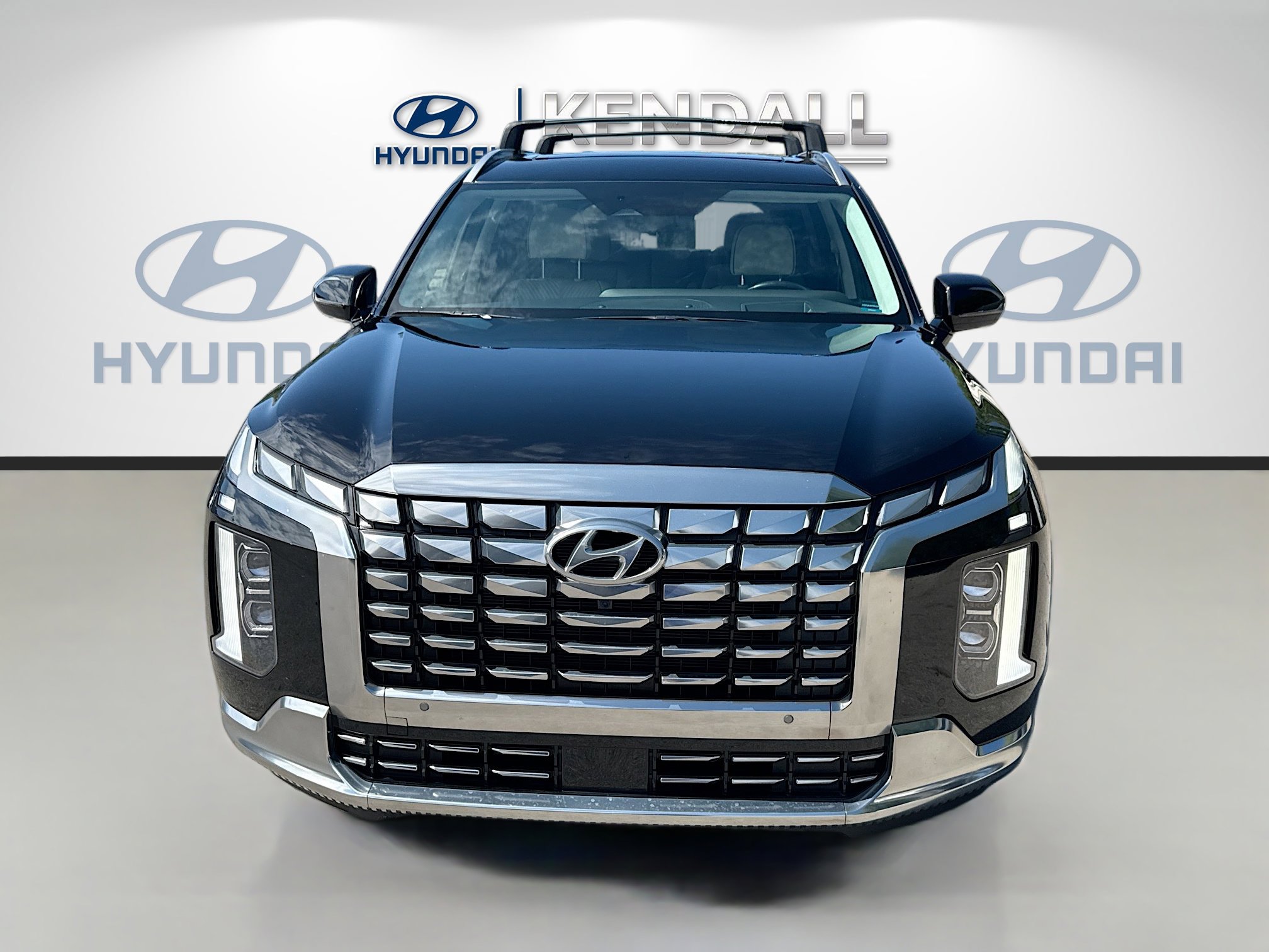 Used 2024 Hyundai Palisade Calligraphy image 2