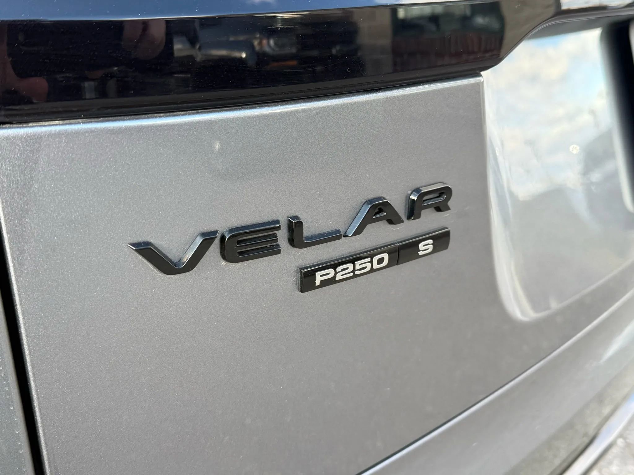 Used 2020 Land Rover Range Rover Velar R-Dynamic S image 15