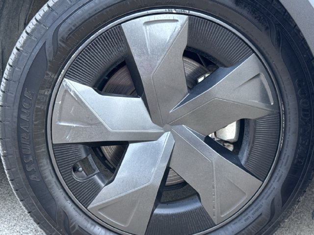 Used 2025 Toyota Prius LE FWD image 9