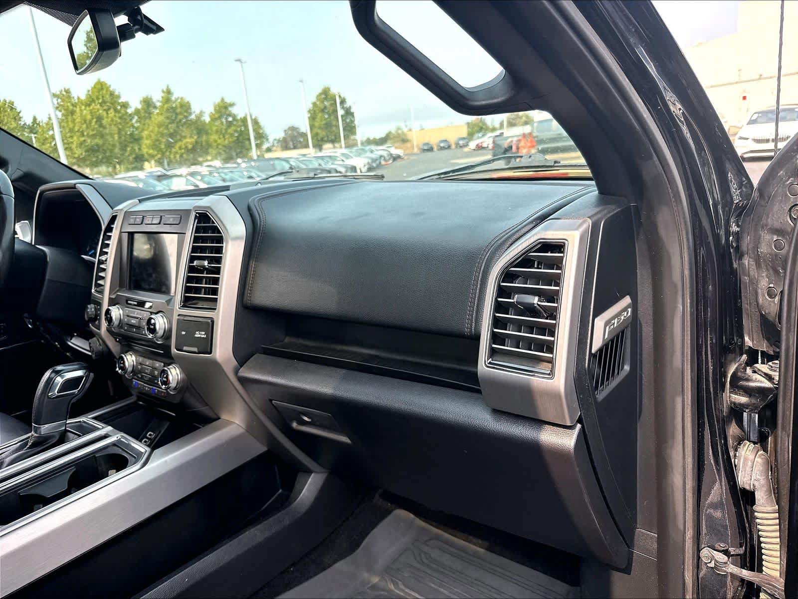 Used 2018 Ford F150 Platinum w/ Equipment Group 701A Luxury AWD/4WD image 25