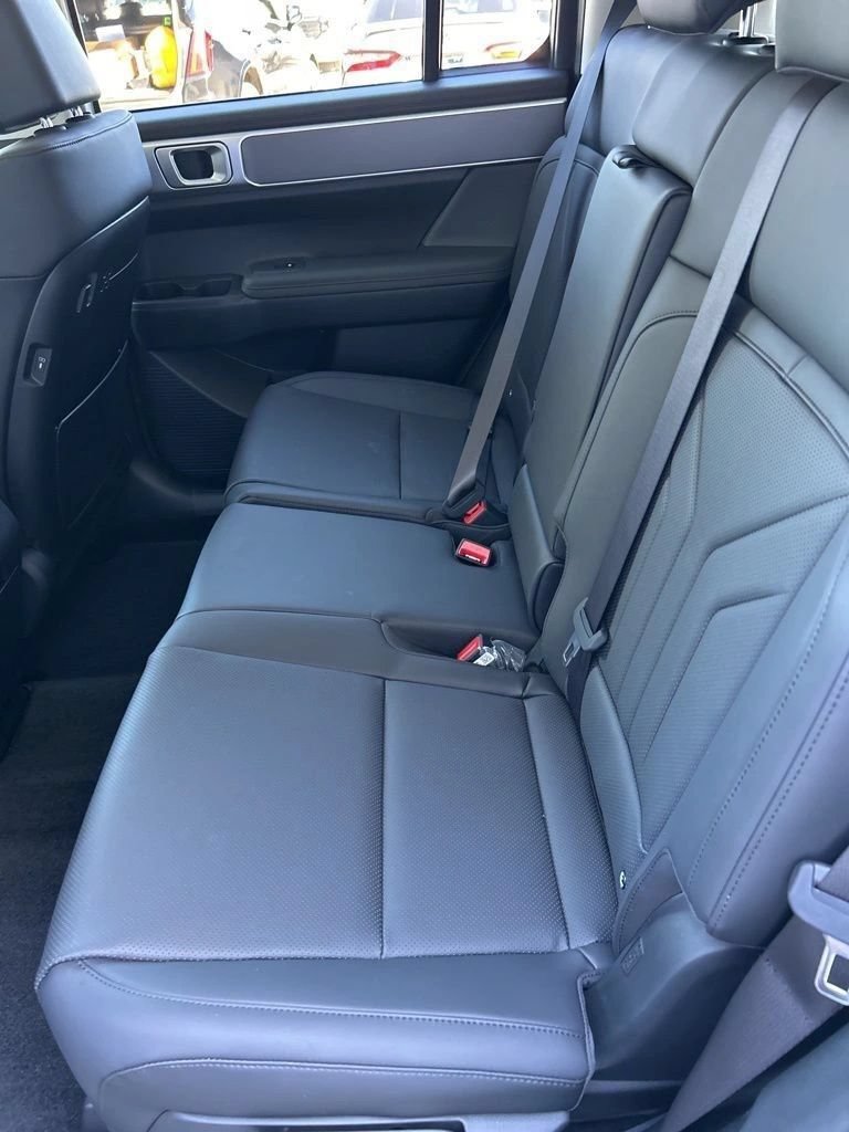 Used 2025 Hyundai Santa Fe SEL FWD image 11