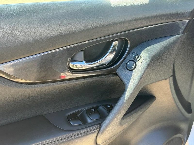 Used 2017 Nissan Rogue SV AWD/4WD image 18