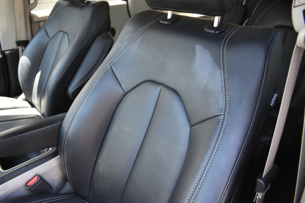 Used 2024 Chrysler Pacifica Touring-L FWD image 11