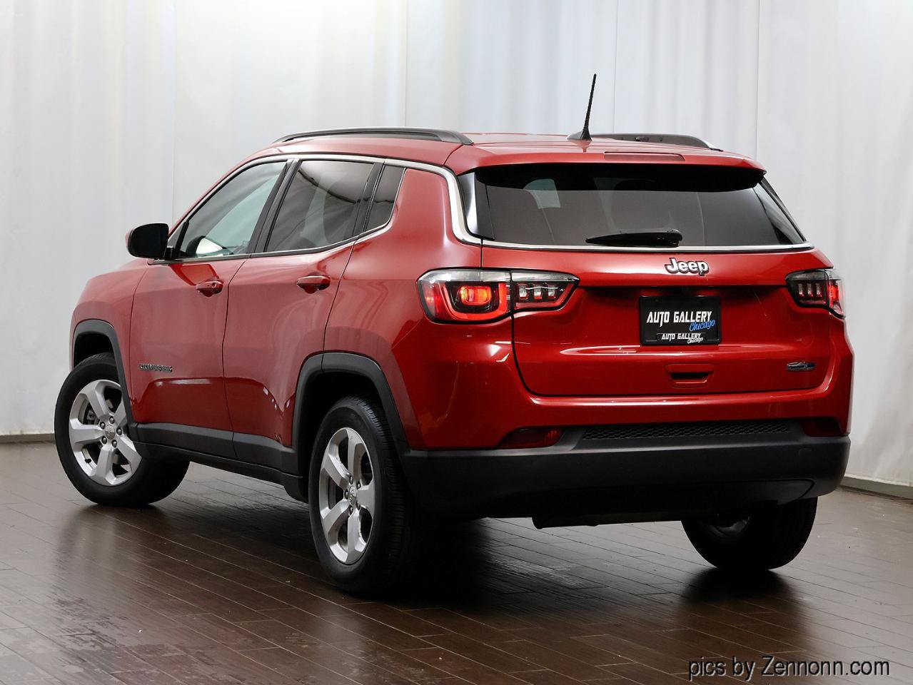 Used 2019 Jeep Compass Latitude FWD image 9