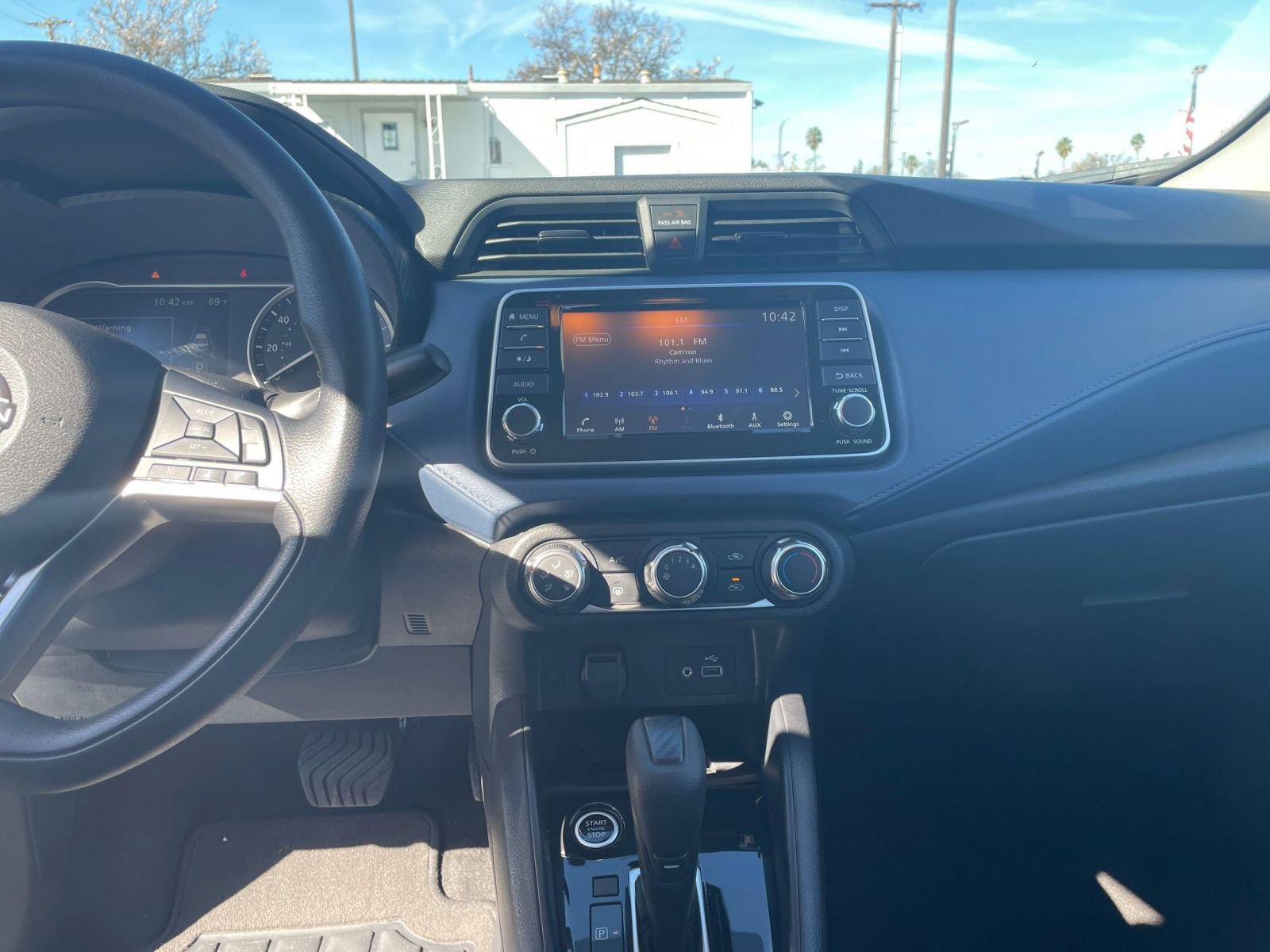 Used 2025 Nissan Versa SV image 17