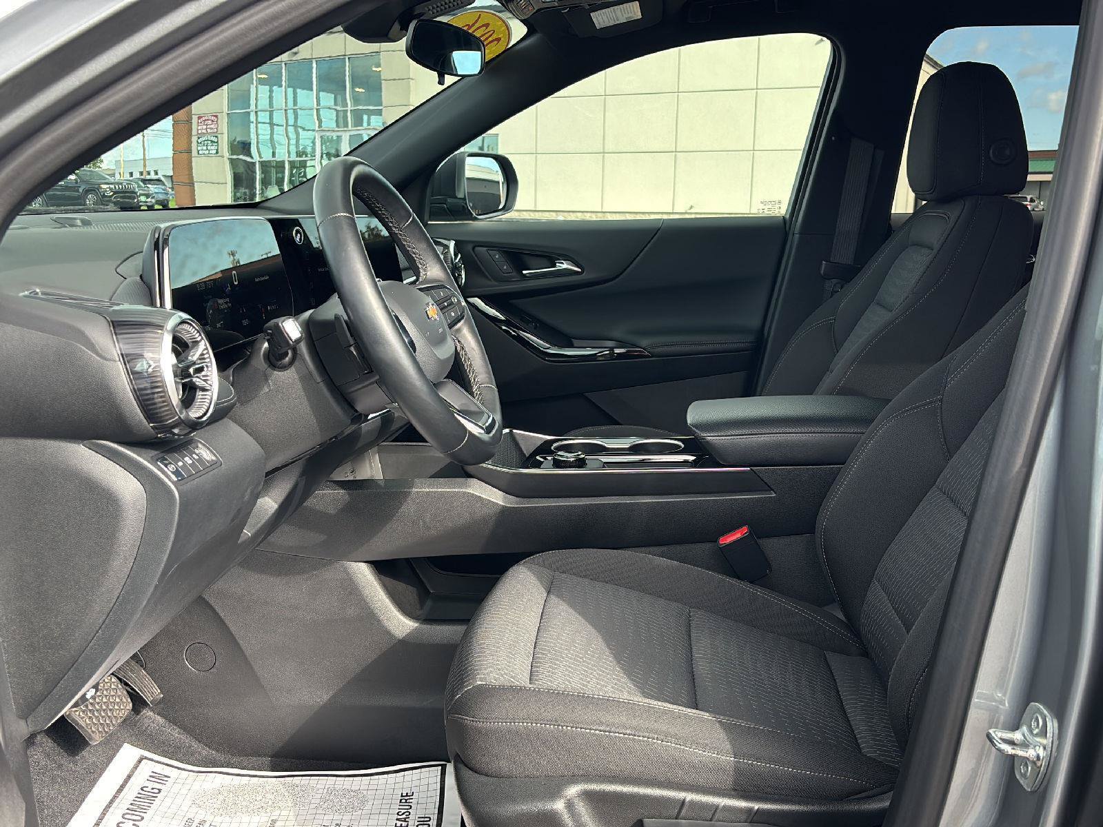 Used 2026 Chevrolet Equinox LT AWD/4WD image 12