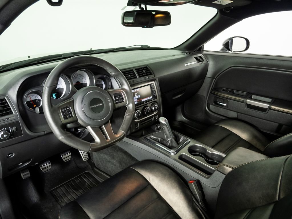 Used 2014 Dodge Challenger R/T RWD image 4
