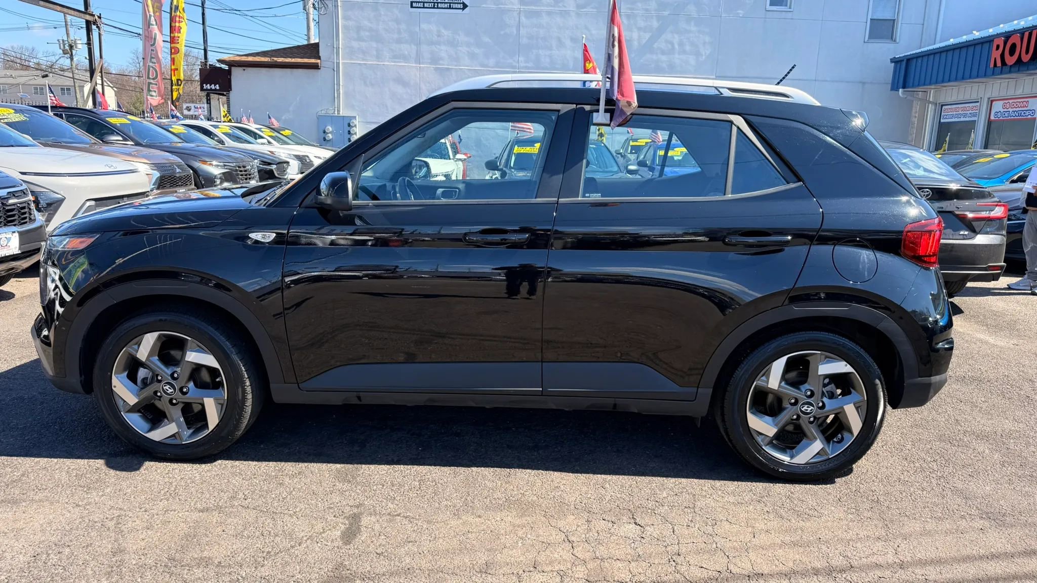 Used 2025 Hyundai Venue SEL image 10